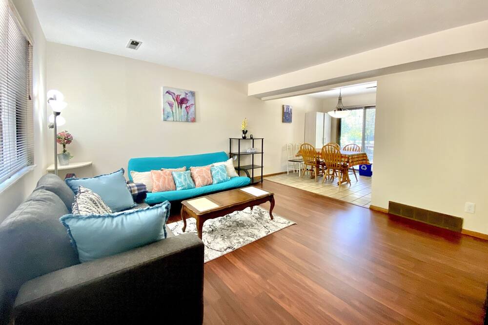 Photo of Livingroom in Cleveland Heights