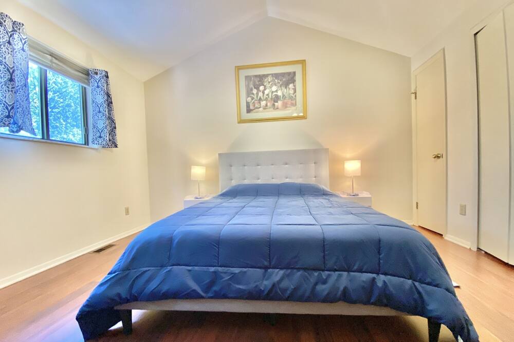 Photo of Bedroom in Cleveland Heights
