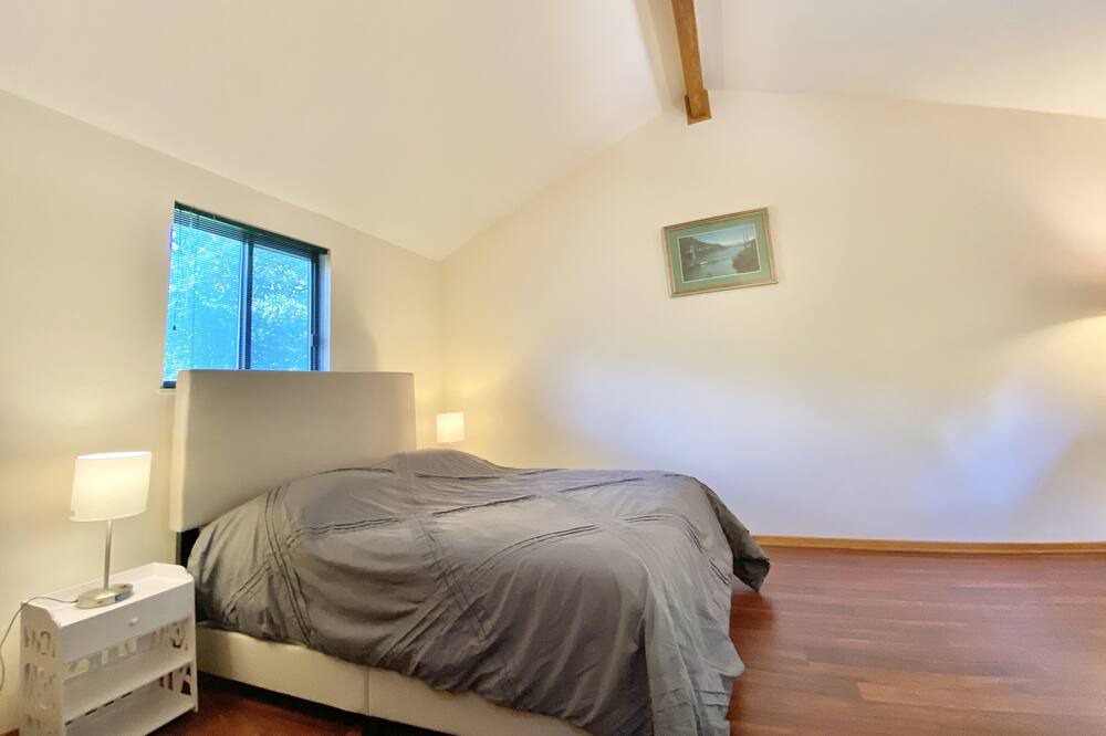 Photo of Bedroom in Cleveland Heights