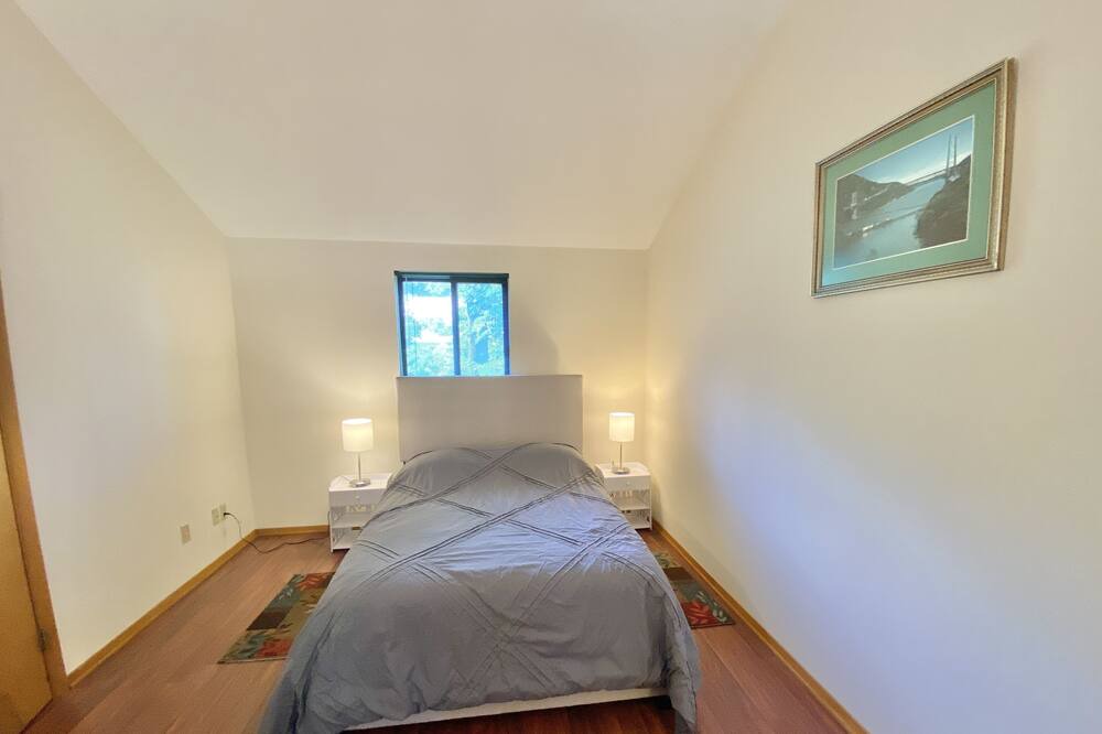 Photo of Bedroom in Cleveland Heights