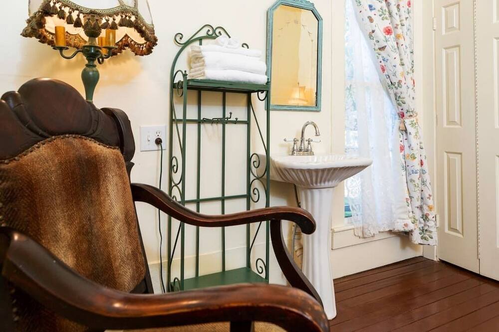 Photo of Bathroom in Lindale