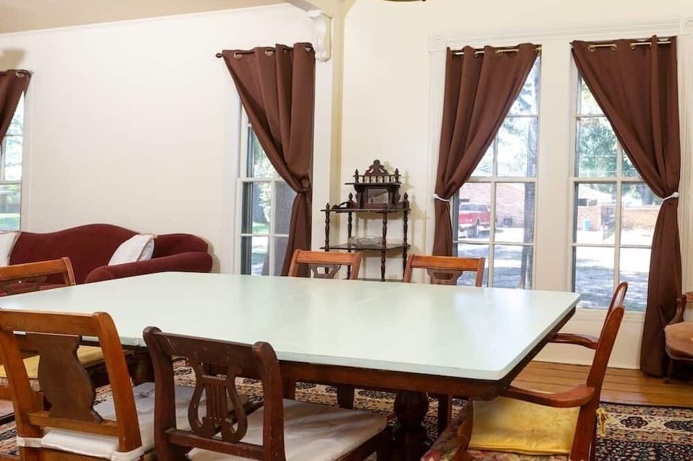 Photo of Livingroom in Lindale