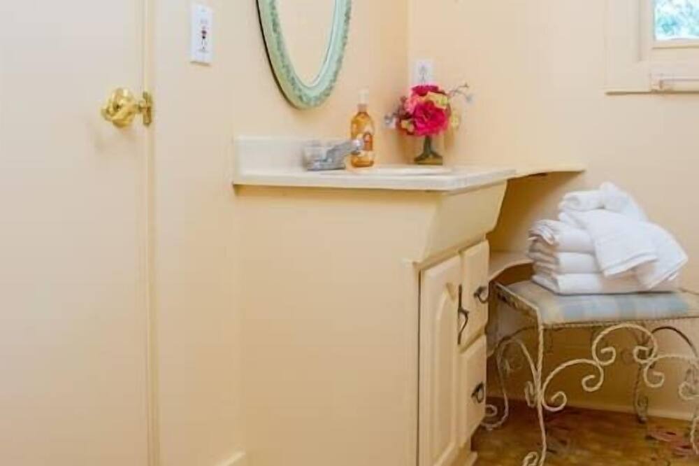Photo of Bathroom in Lindale
