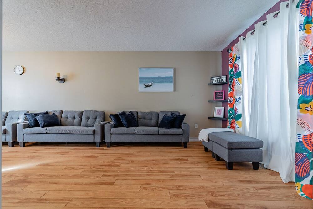 Photo of Livingroom in Barrie