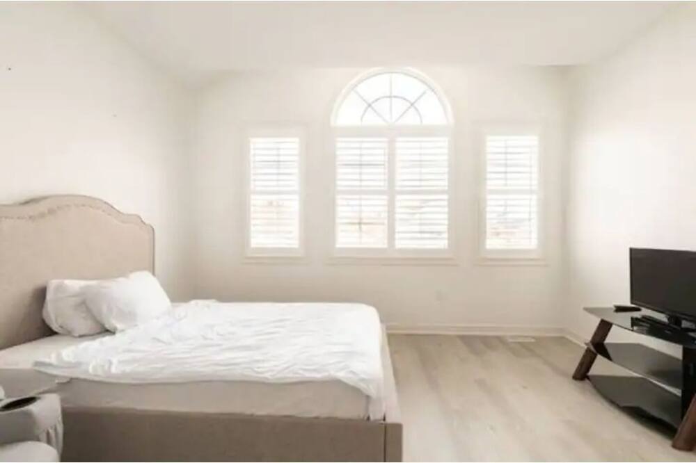 Photo of Bedroom in Oshawa