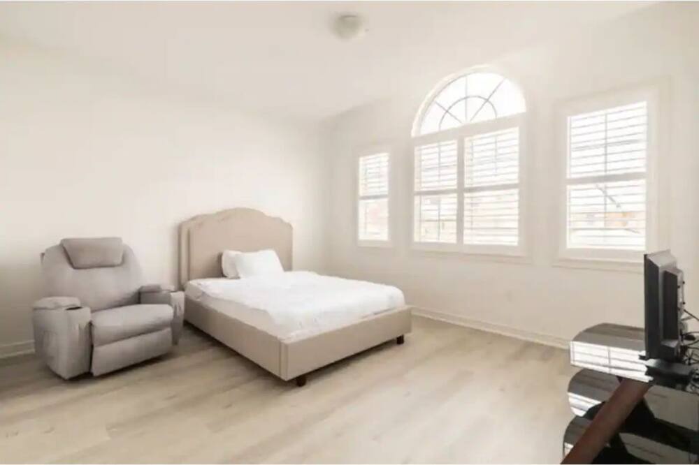 Photo of Bedroom in Oshawa
