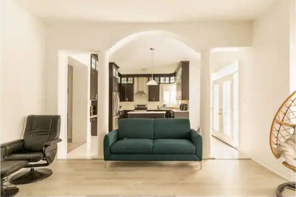 Photo of Livingroom in Oshawa