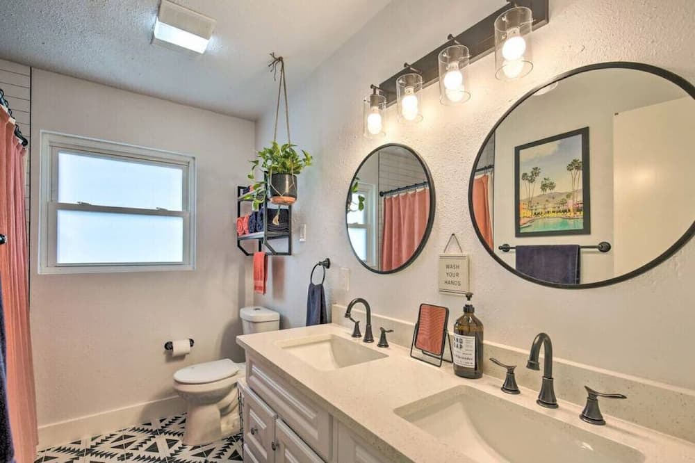 Photo of Bathroom in Shearer Hills - Ridgeview