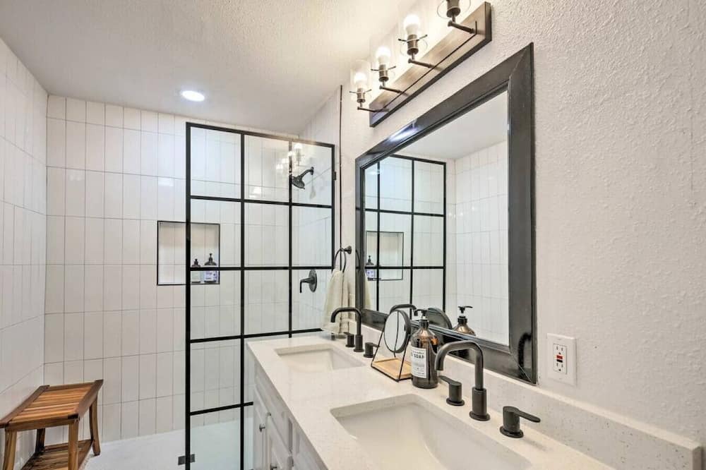 Photo of Bathroom in Shearer Hills - Ridgeview