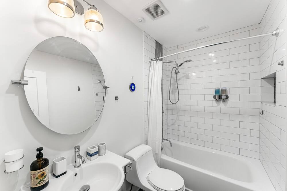 Photo of Bathroom in Lavista Park