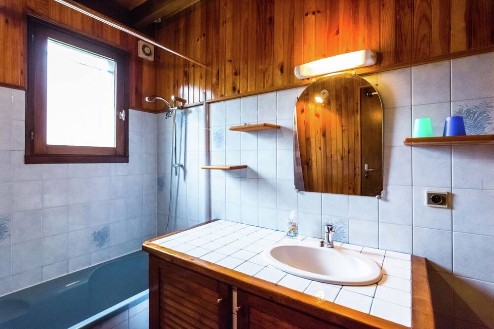 Photo of Bathroom in Sainte-Eulalie-en-Born