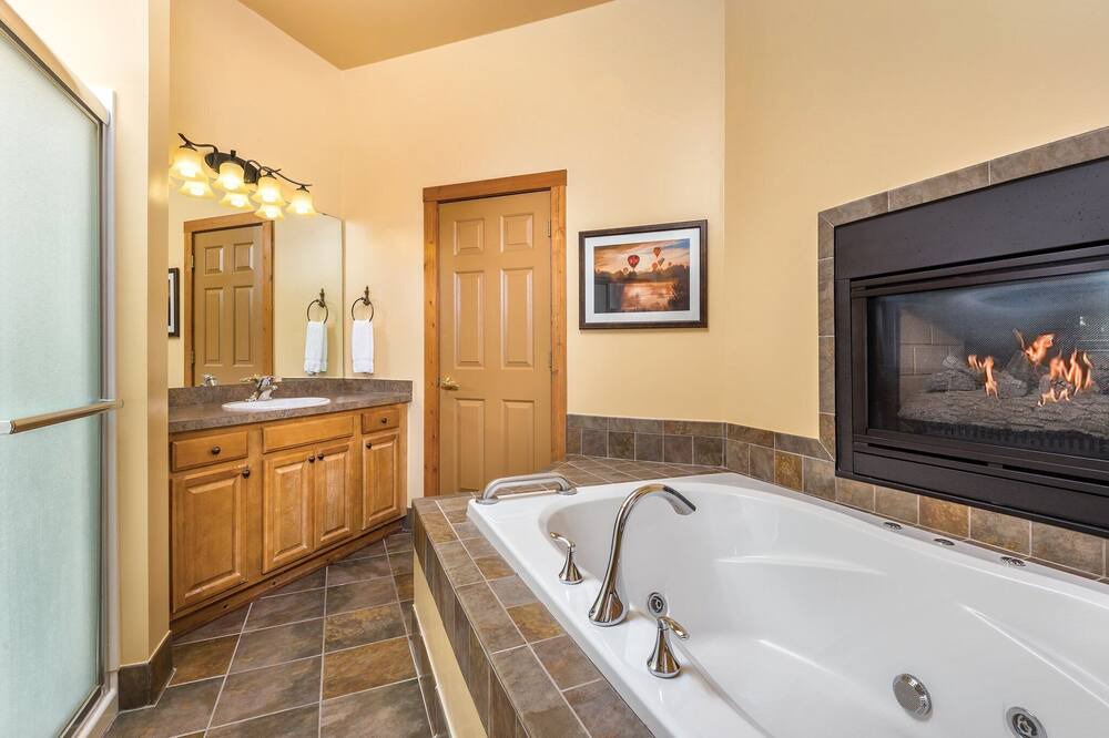 Photo of Bathroom in The Galena Territory