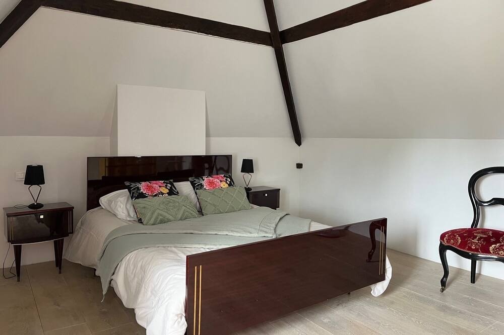 Photo of Bedroom in Ablon
