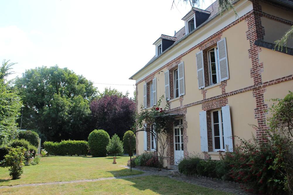 Photo of Outdoor in Ablon