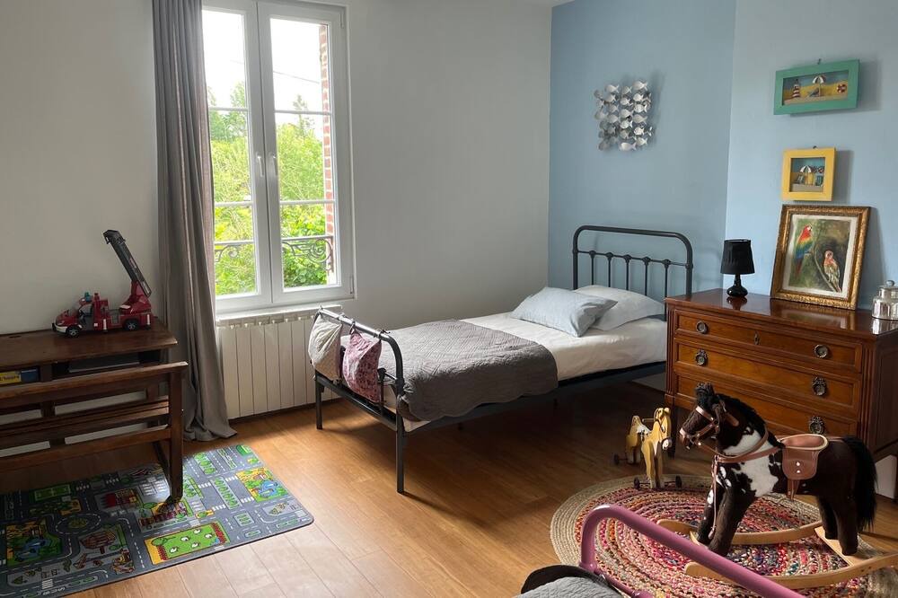 Photo of Bedroom in Ablon