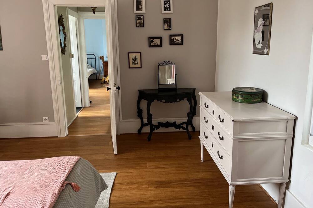 Photo of Bedroom in Ablon