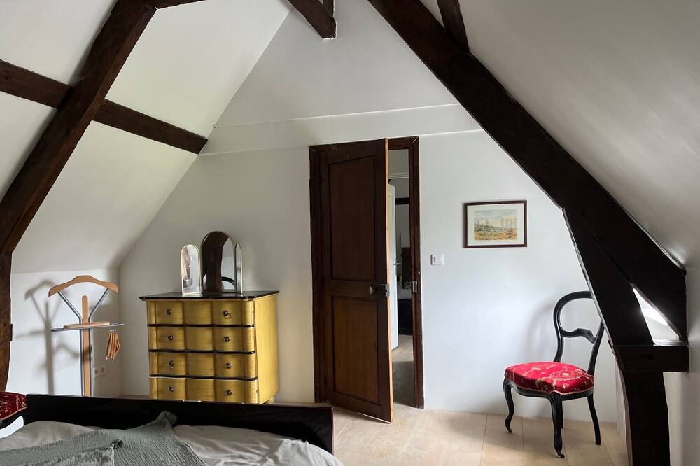 Photo of Bedroom in Ablon