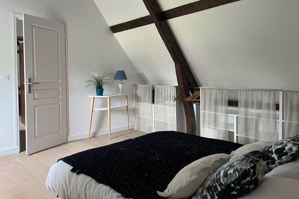 Photo of Bedroom in Ablon