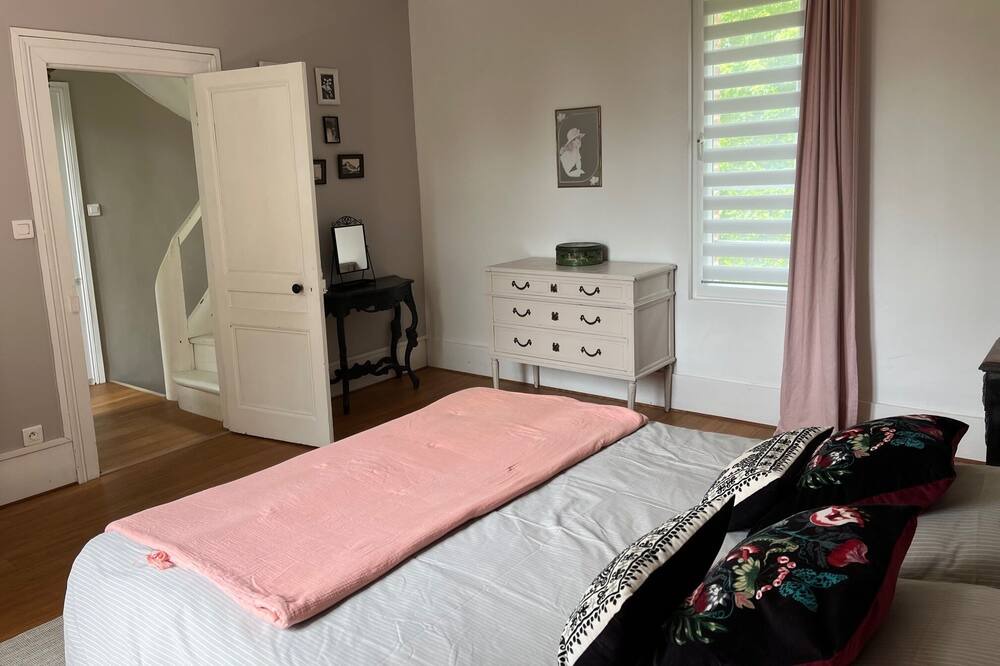 Photo of Bedroom in Ablon