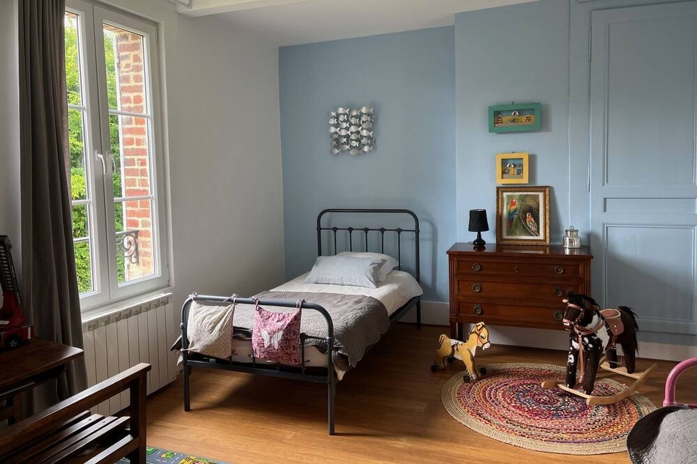 Photo of Bedroom in Ablon