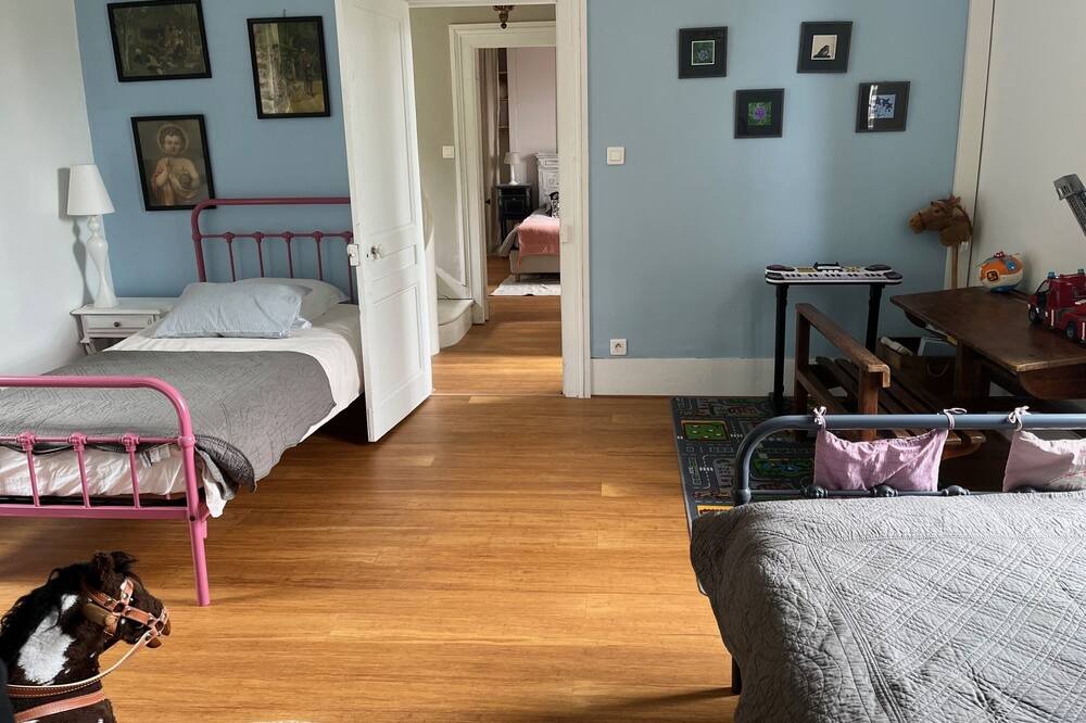 Photo of Bedroom in Ablon