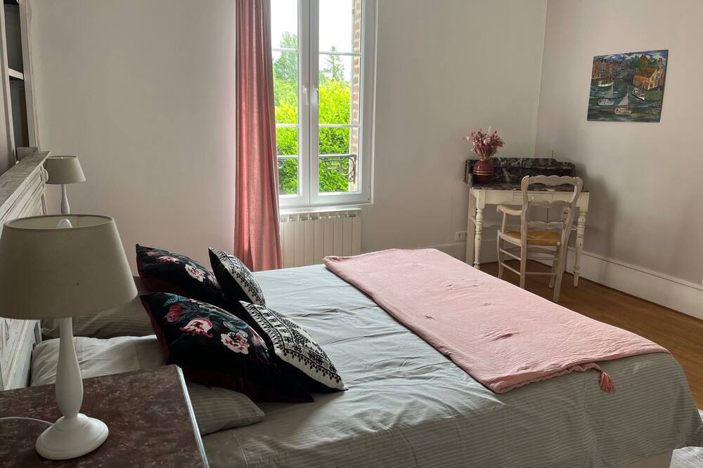 Photo of Bedroom in Ablon