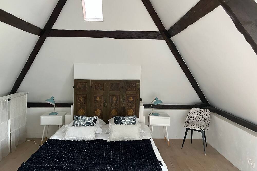 Photo of Bedroom in Ablon