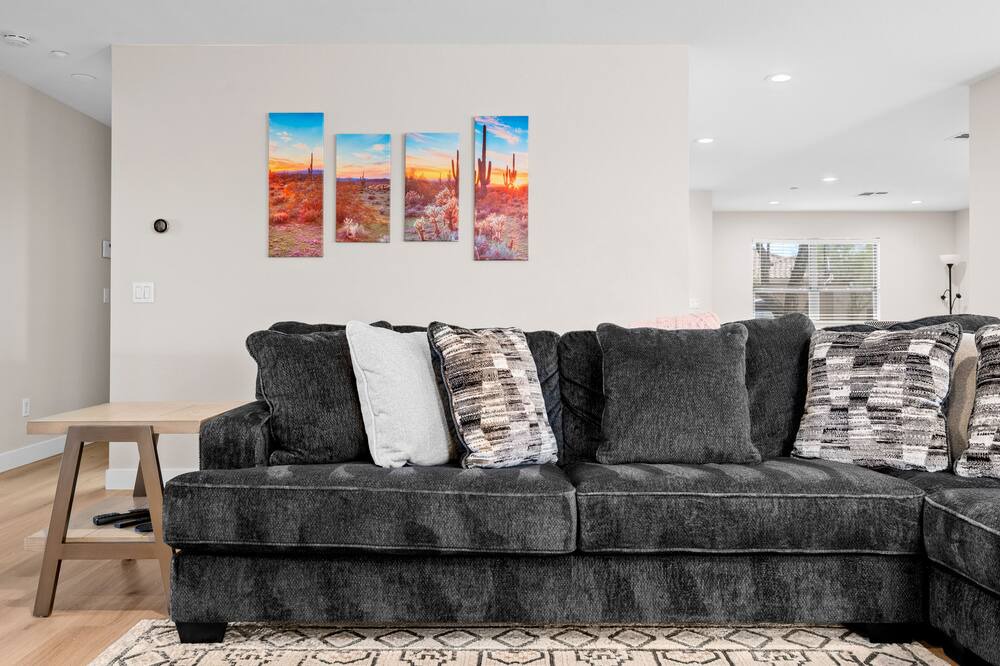 Photo of Livingroom in Legend Trail