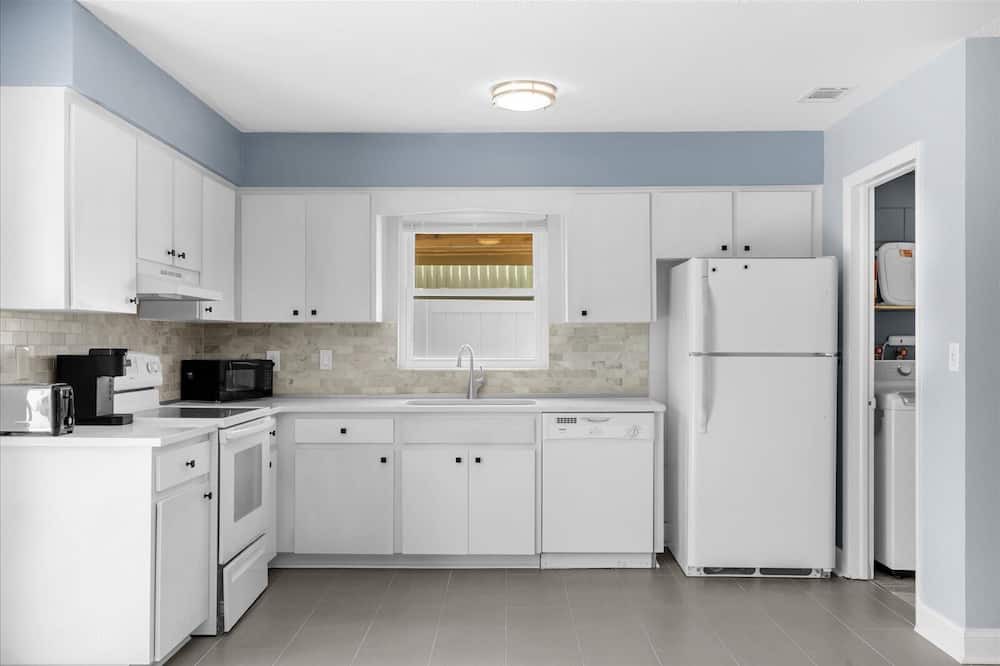 Photo of Kitchen in Sky Lake