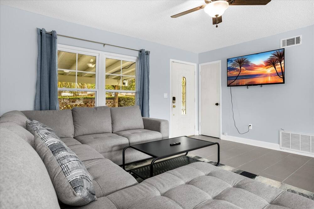 Photo of Livingroom in Sky Lake