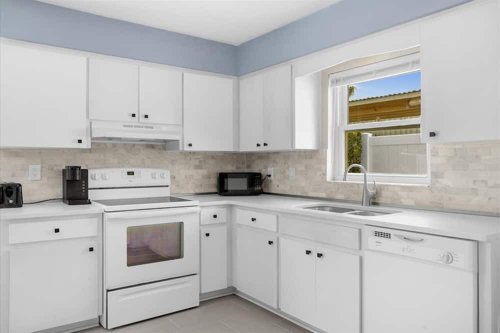 Photo of Kitchen in Sky Lake