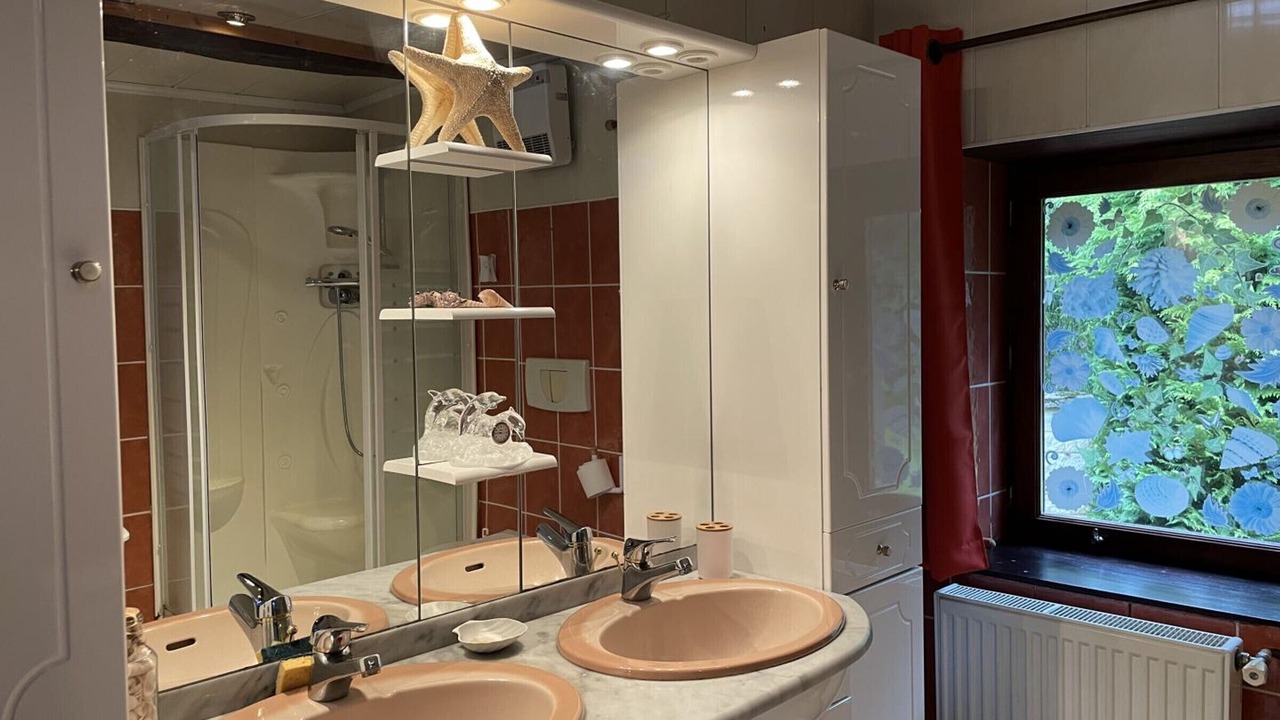 Photo of Others in Hyds