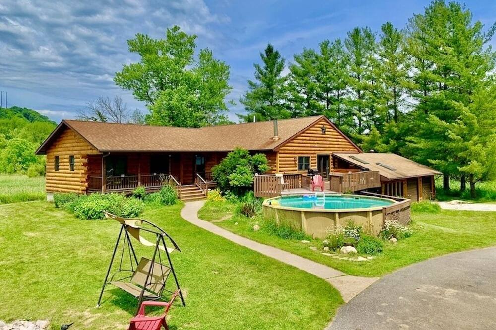 Photo of Outdoor in Lansing