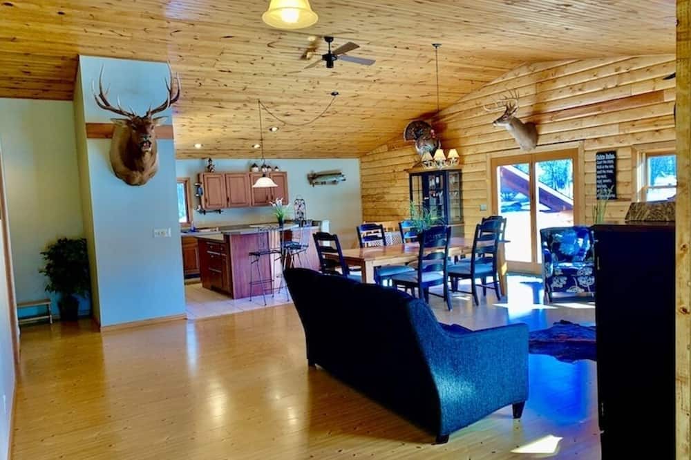 Photo of Livingroom in Lansing