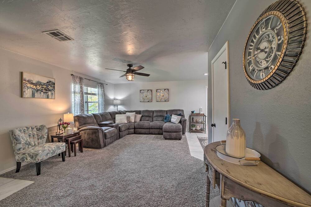 Photo of Livingroom in Canadian