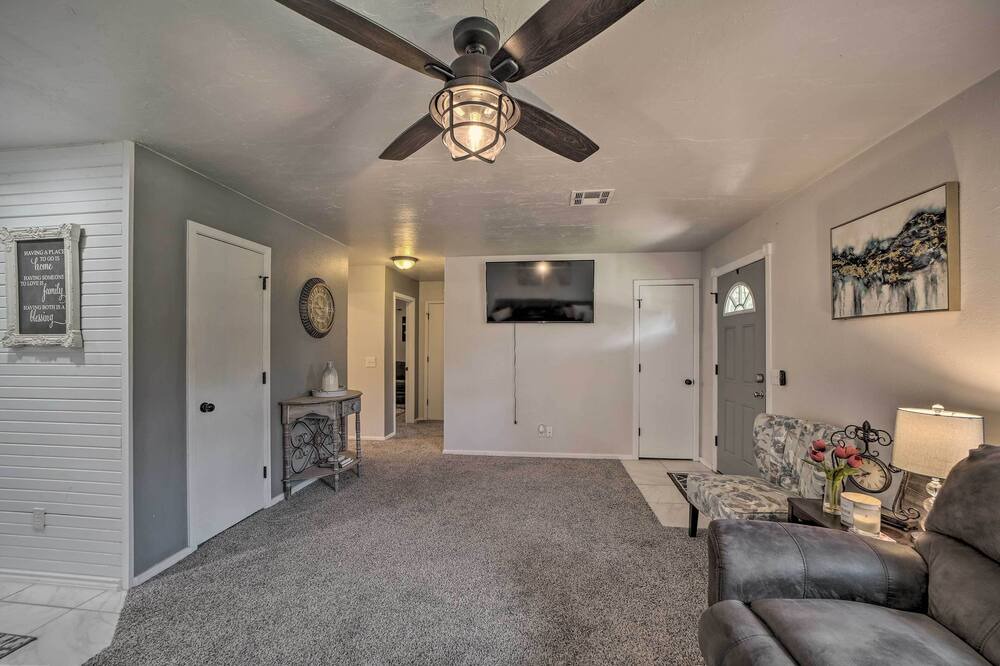 Photo of Livingroom in Canadian