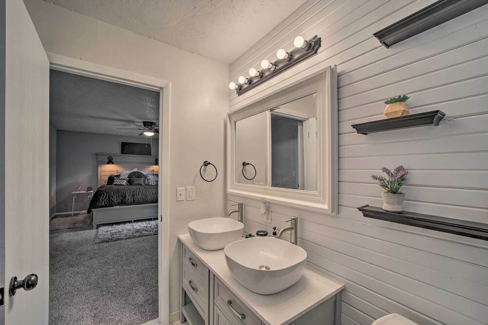 Photo of Bathroom in Canadian