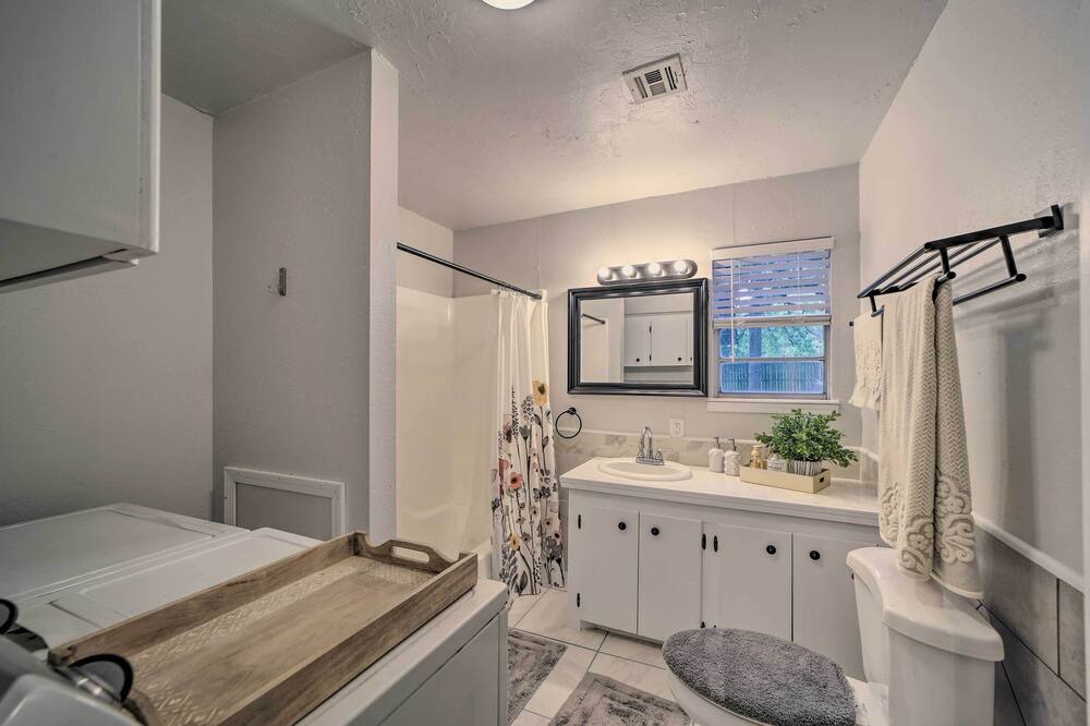 Photo of Bathroom in Canadian