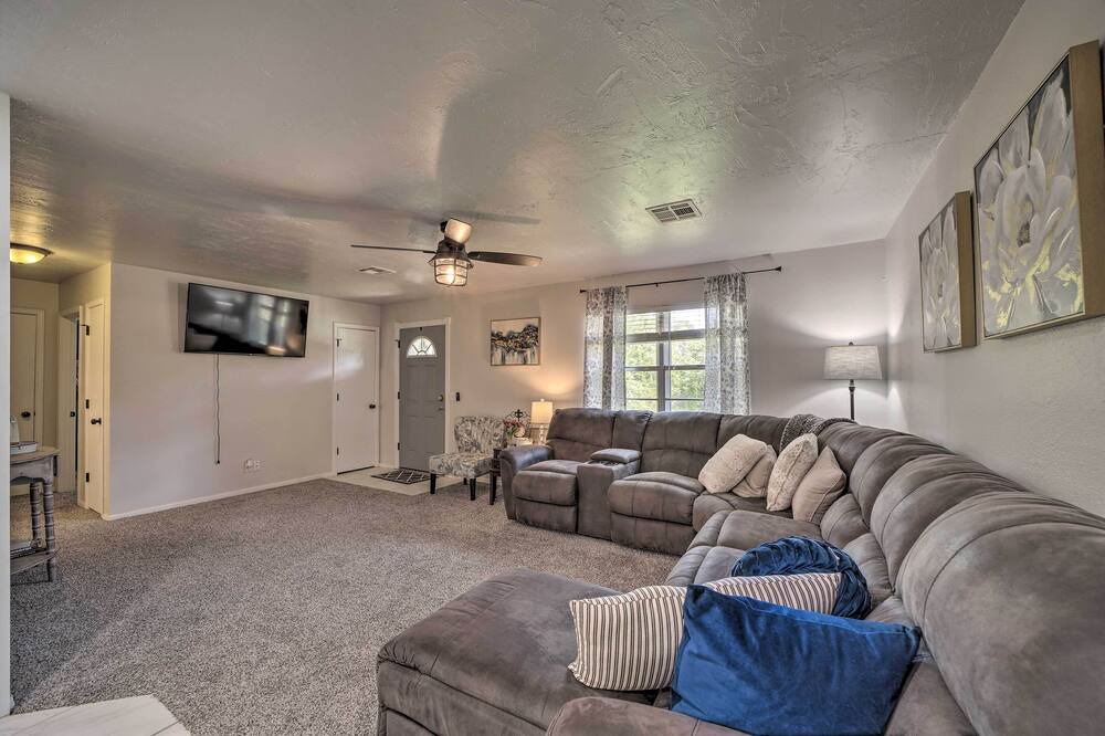 Photo of Livingroom in Canadian