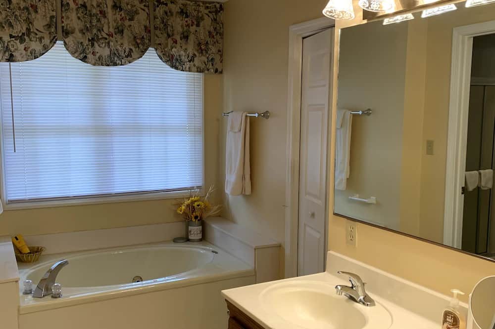 Photo of Bathroom in Tellico Village