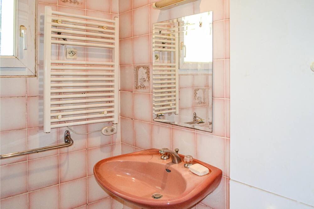 Photo of Bathroom in Gaujacq