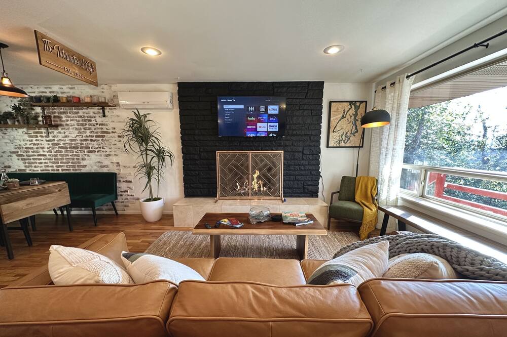 Photo of Livingroom in South Delridge