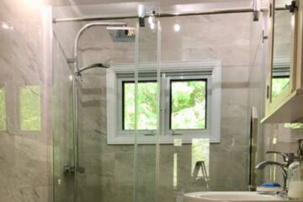 Photo of Bathroom in Esterel
