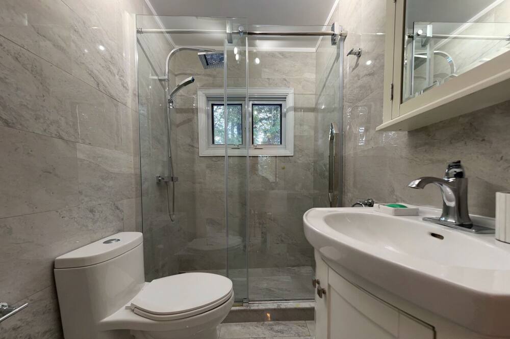 Photo of Bathroom in Esterel