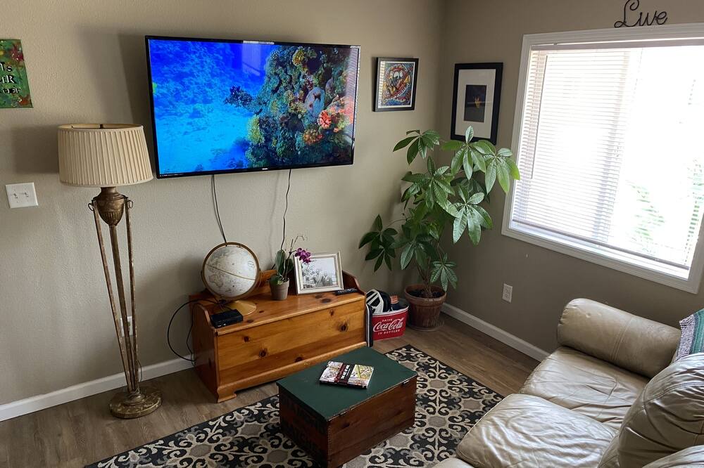 Photo of Livingroom in Iowa City
