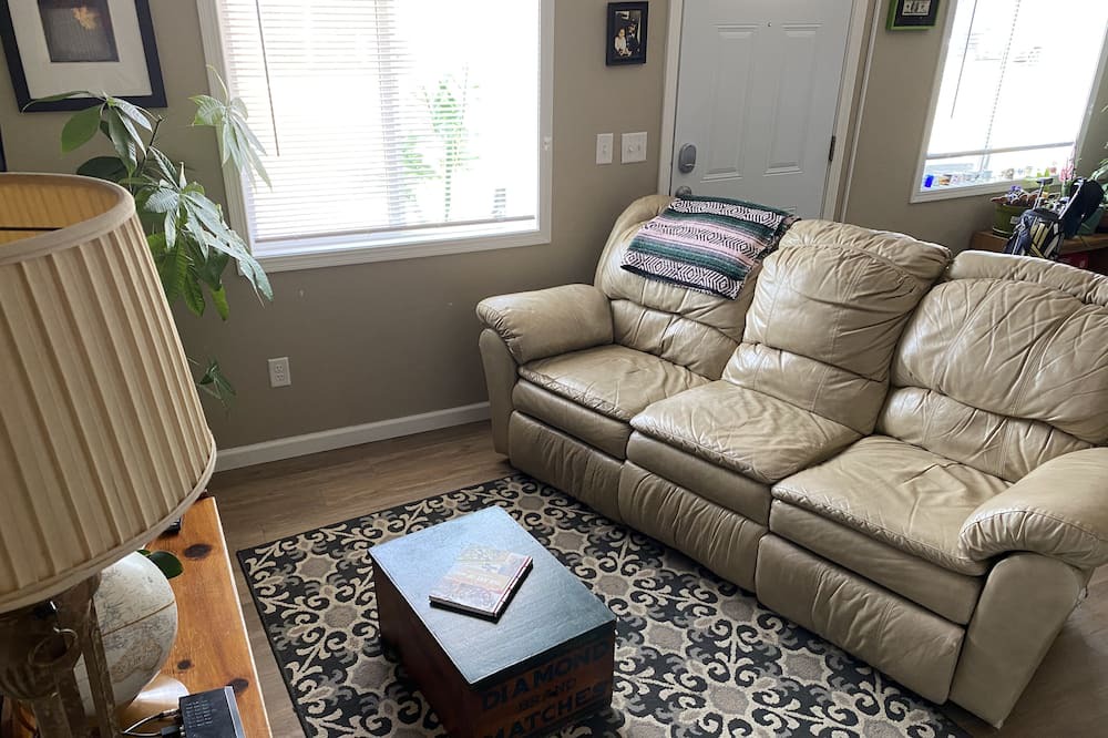 Photo of Livingroom in Iowa City