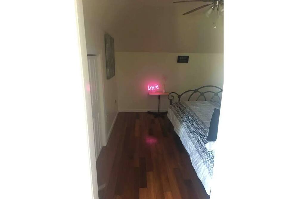 Photo of Bedroom in Niskayuna