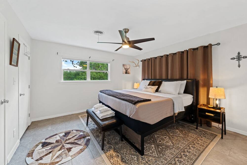 Photo of Bedroom in Bandera