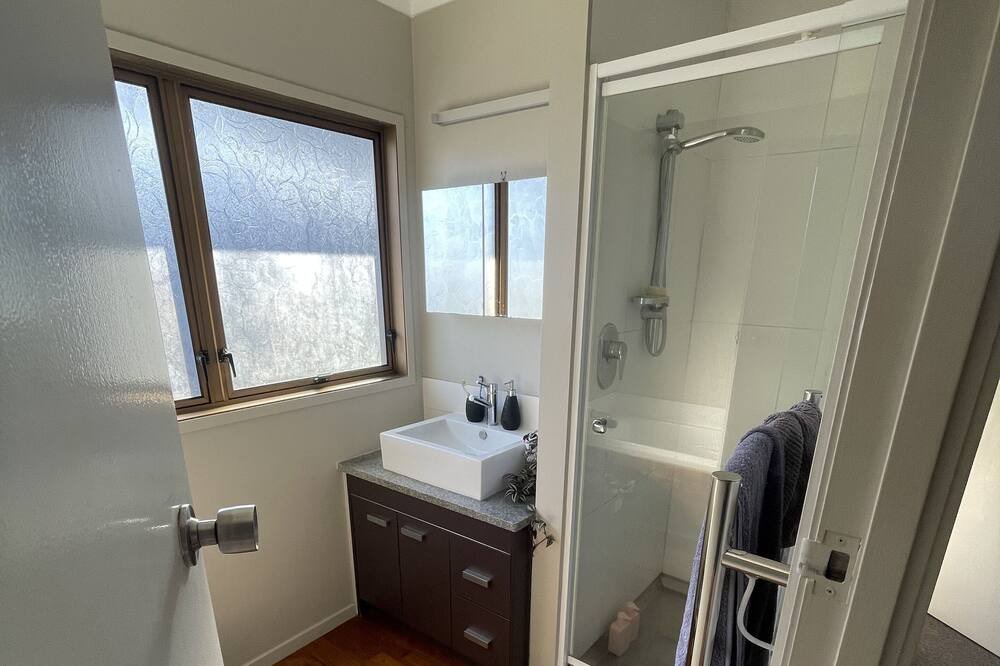 Photo of Bathroom in Ngunguru