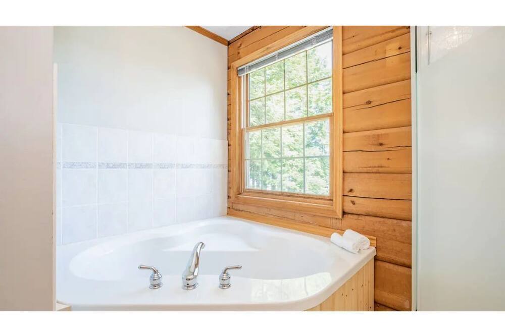 Photo of Bathroom in Gravenhurst